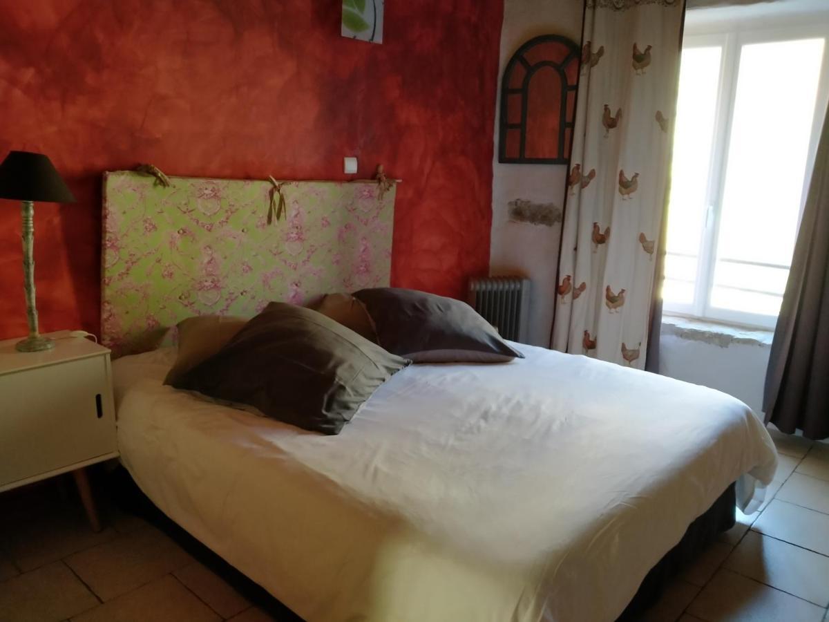 Au Coeur Du Caylar Bed and Breakfast Le Caylar Buitenkant foto