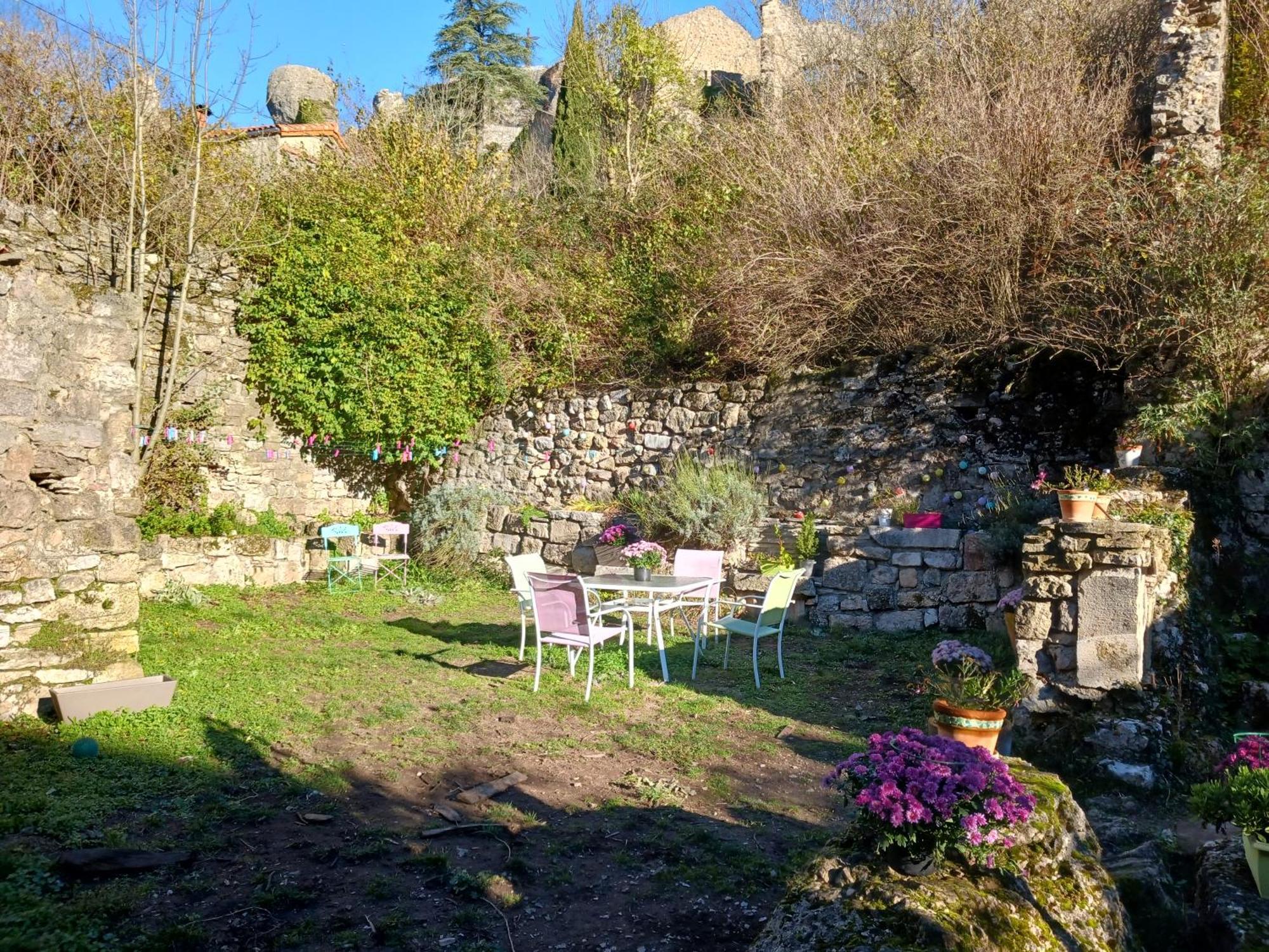 Au Coeur Du Caylar Bed and Breakfast Le Caylar Buitenkant foto