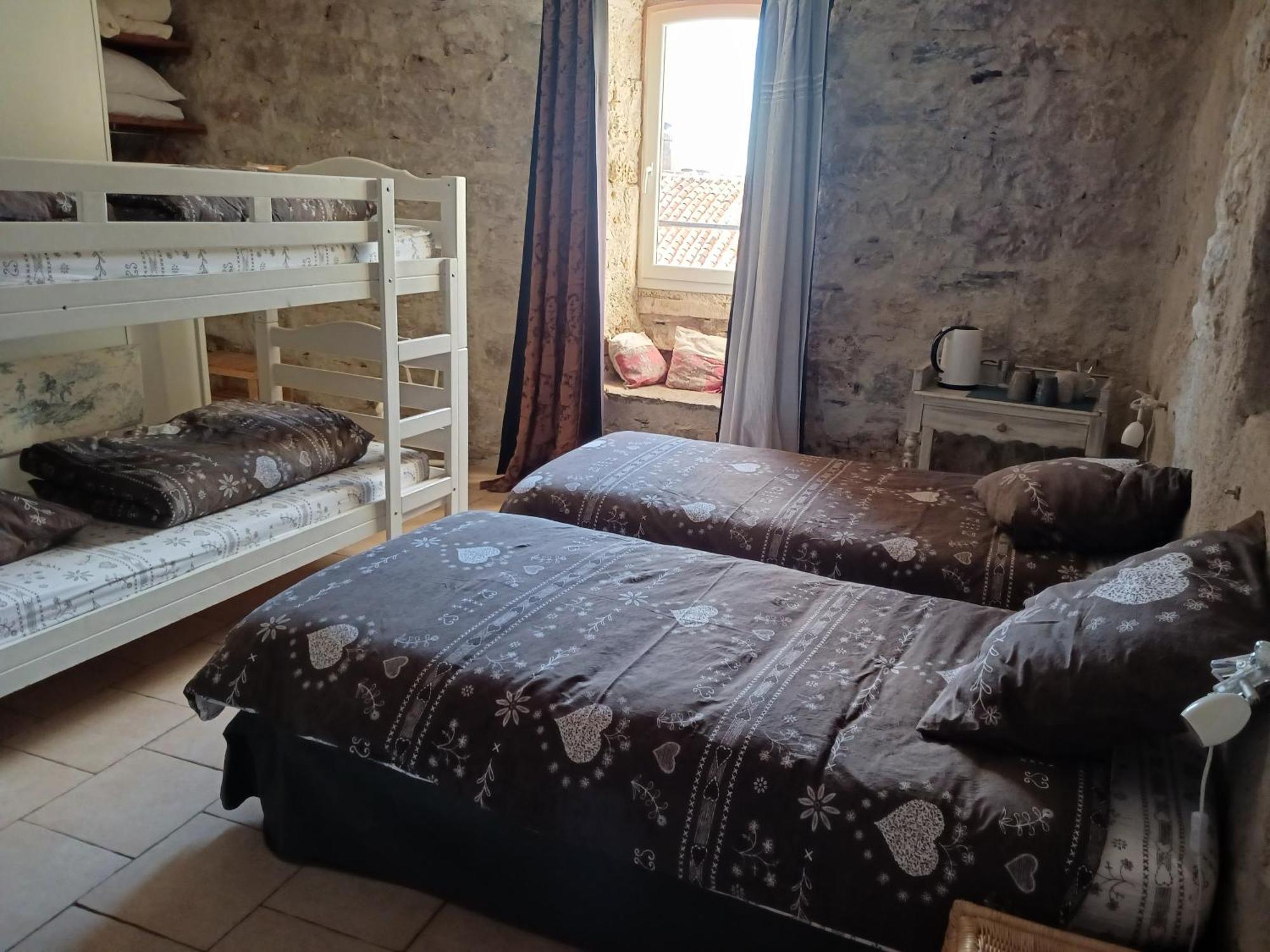 Au Coeur Du Caylar Bed and Breakfast Le Caylar Buitenkant foto